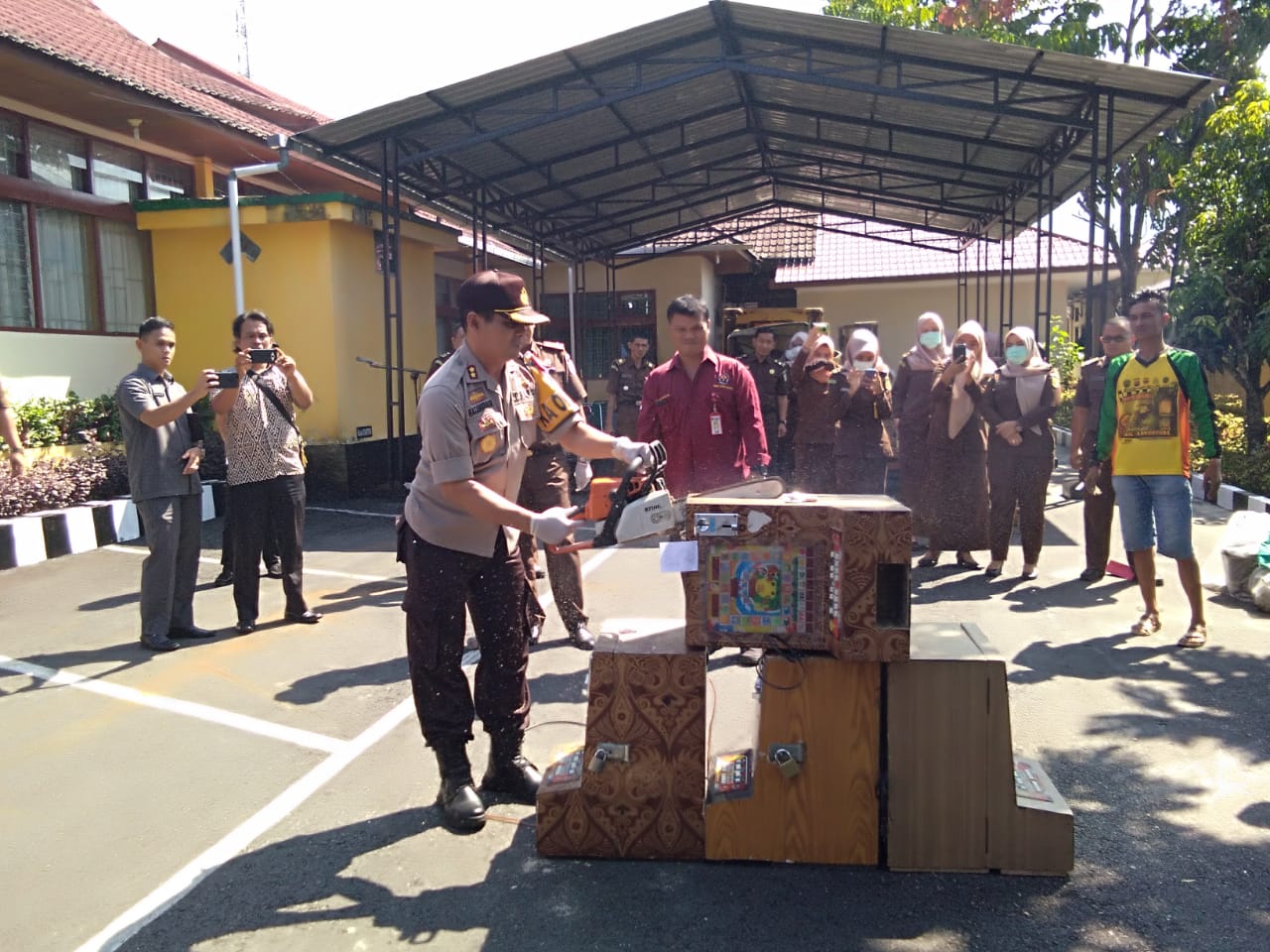 Sebanyak 8 kg lebih ganja dan sabu-sabu dimusnahkan oleh Kejaksaan Negeri Pasaman 